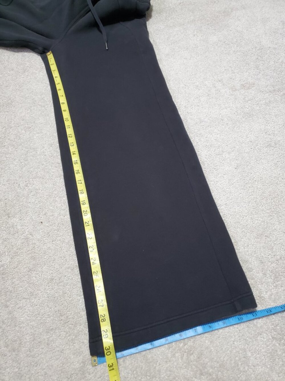 LULULEMON Scuba Mid-Rise Wide-Leg 30" Track Pant Black Sz 6 Full Length Fleece - Picture 12 of 12